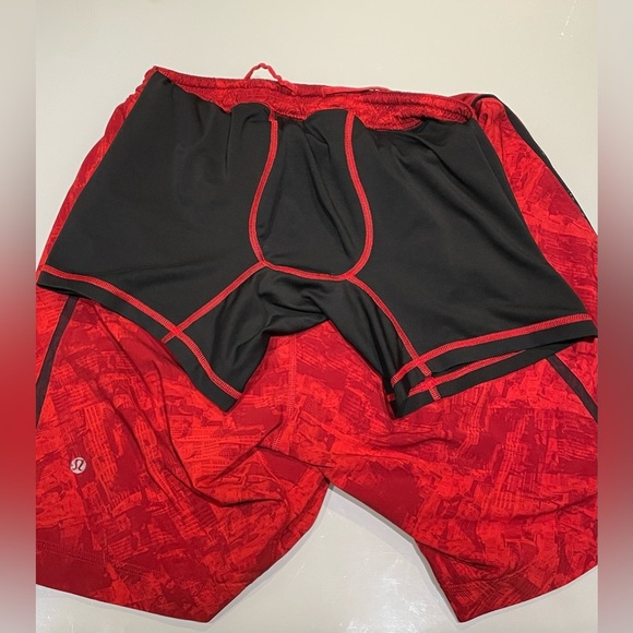 Men’s Lululemon Pace Breaker 9” Lined Red Patterned Shorts - Picture 14 of 14